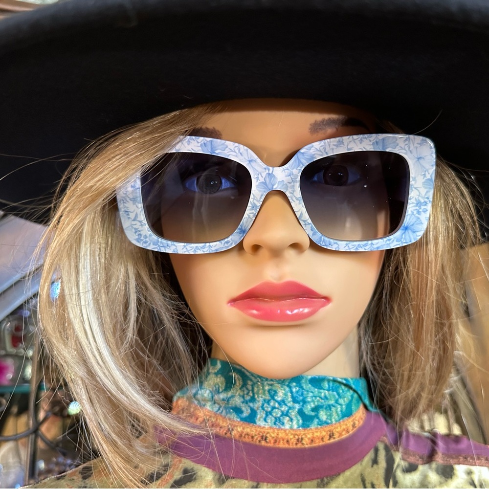 NWT LoveShackFancy Arietta Clear Waters Sunglasses